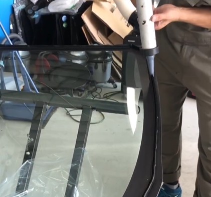 フロントガラス入れ替え作業